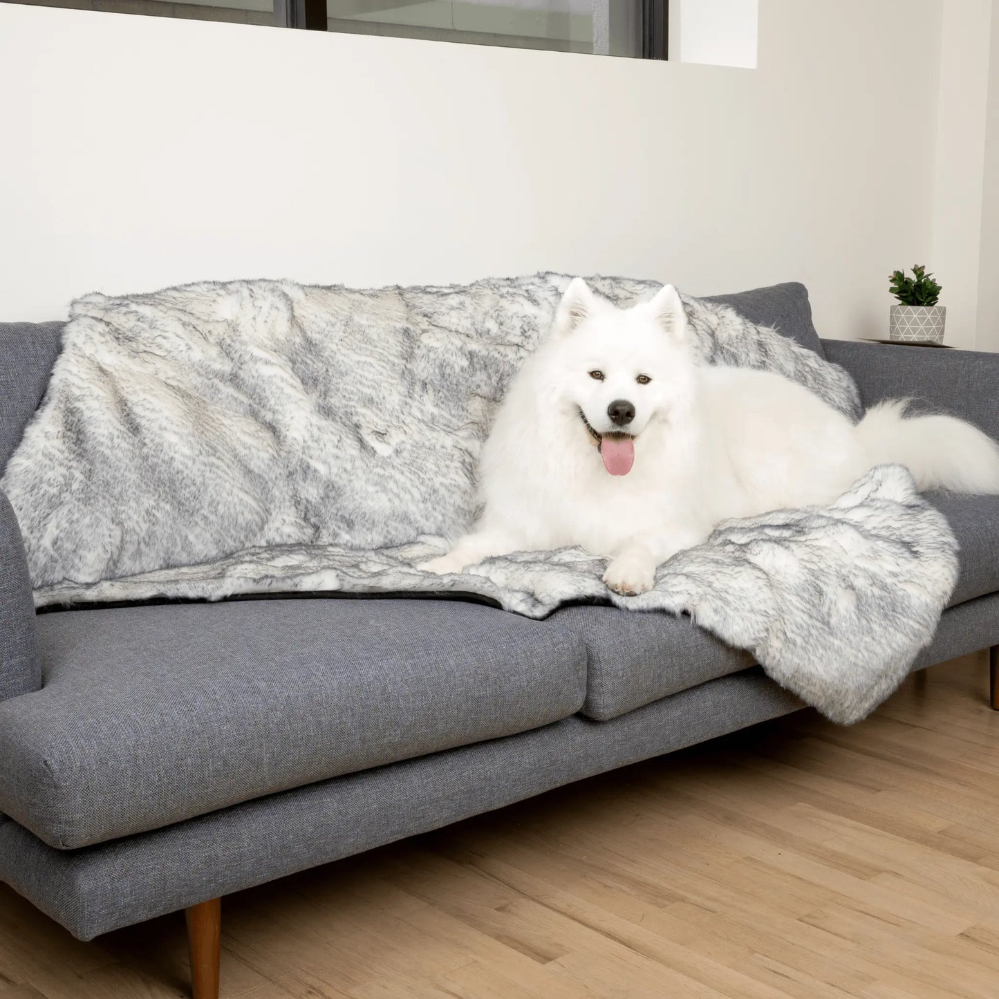 PupProtector™ Luxe Waterproof Faux Fur Blanket - Ultra Plush Arctic Fox Paw.com