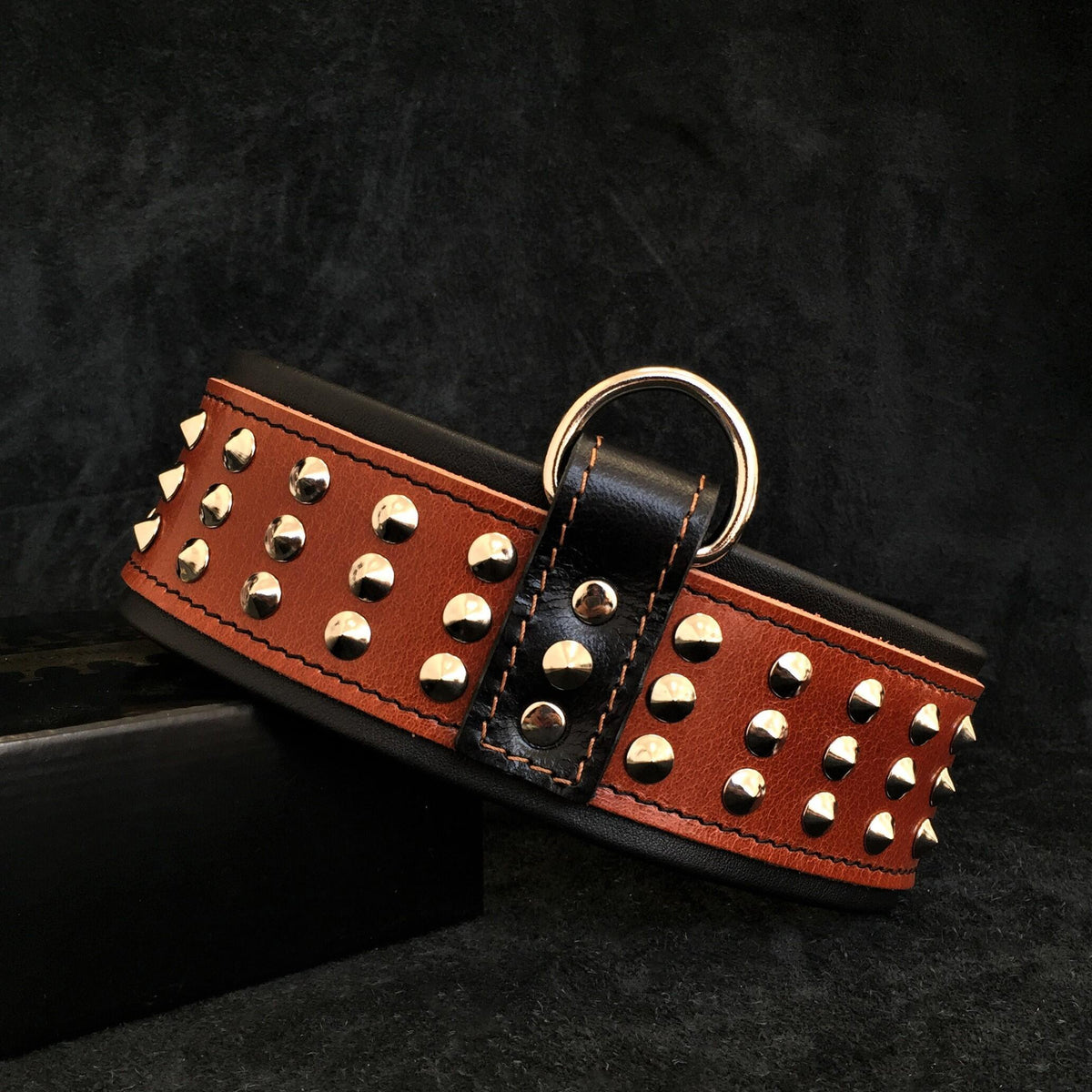 Bestia Star Leather Dog Collar