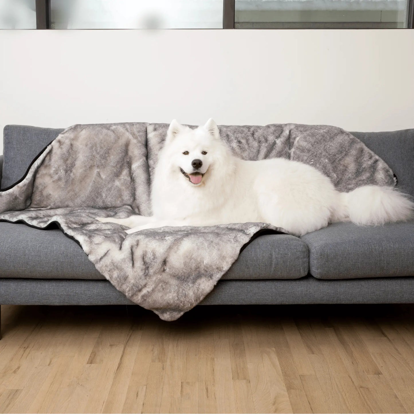 PupProtector™ Luxe Waterproof Faux Fur Blanket - Ultra Soft Chinchilla Paw.com