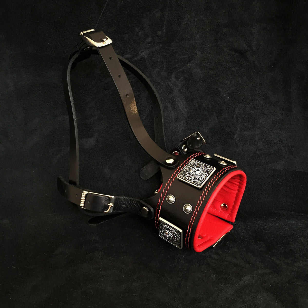 Bestia Eros Leather Muzzle – Black & Red