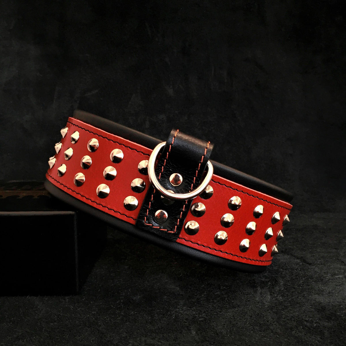Bestia Star Leather Dog Collar