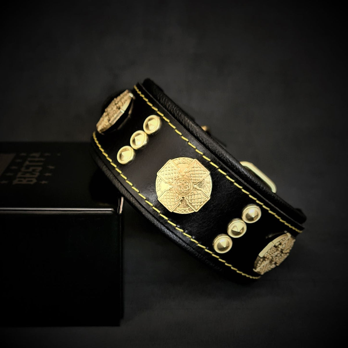 Bestia Maximus 2" Leather Dog Collar – Gold