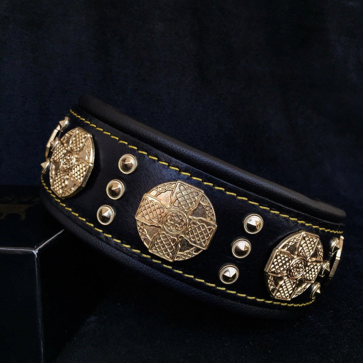 Bestia Maximus 2.5" Leather Dog Collar – Black & Gold