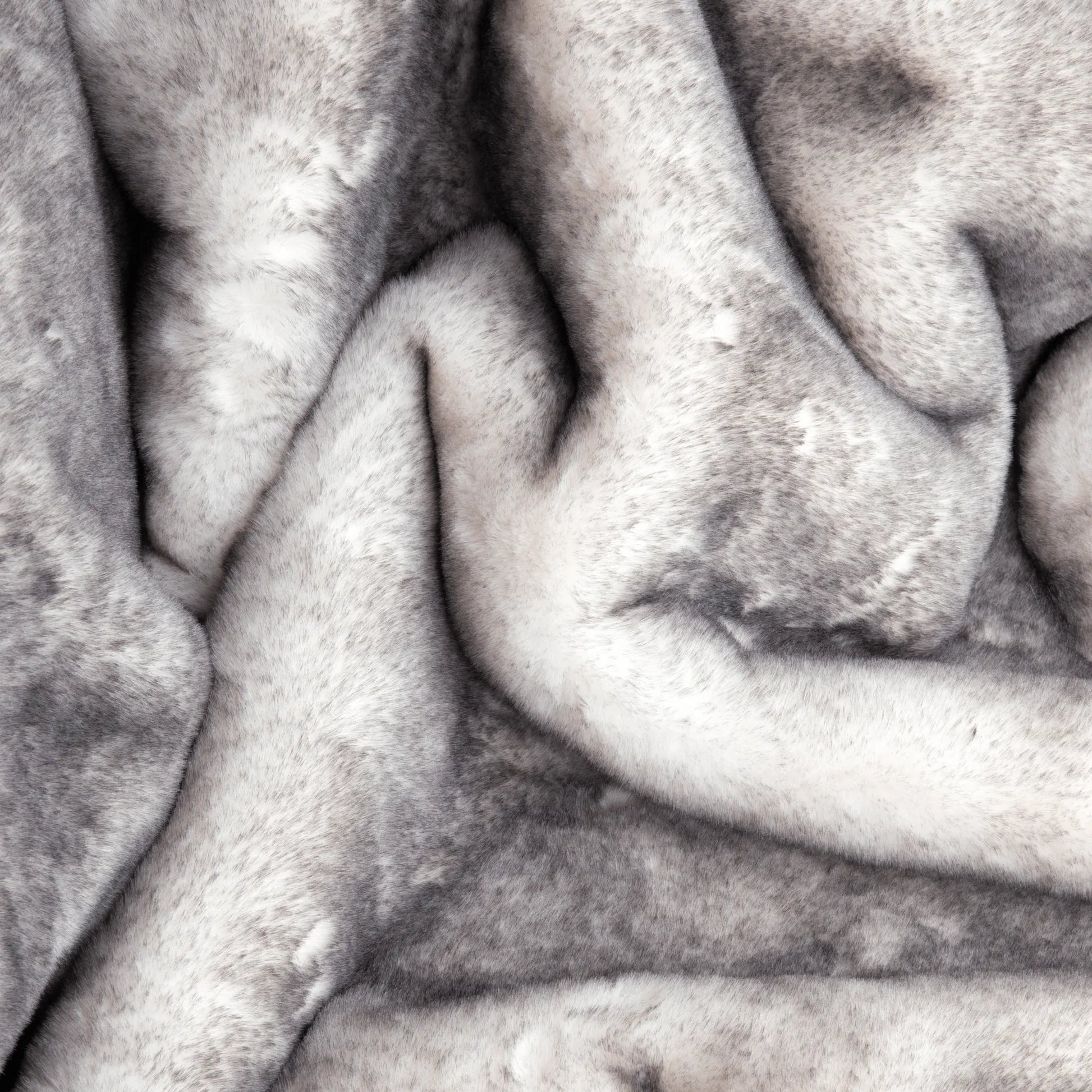 PupProtector™ Luxe Waterproof Faux Fur Blanket - Ultra Soft Chinchilla Paw.com