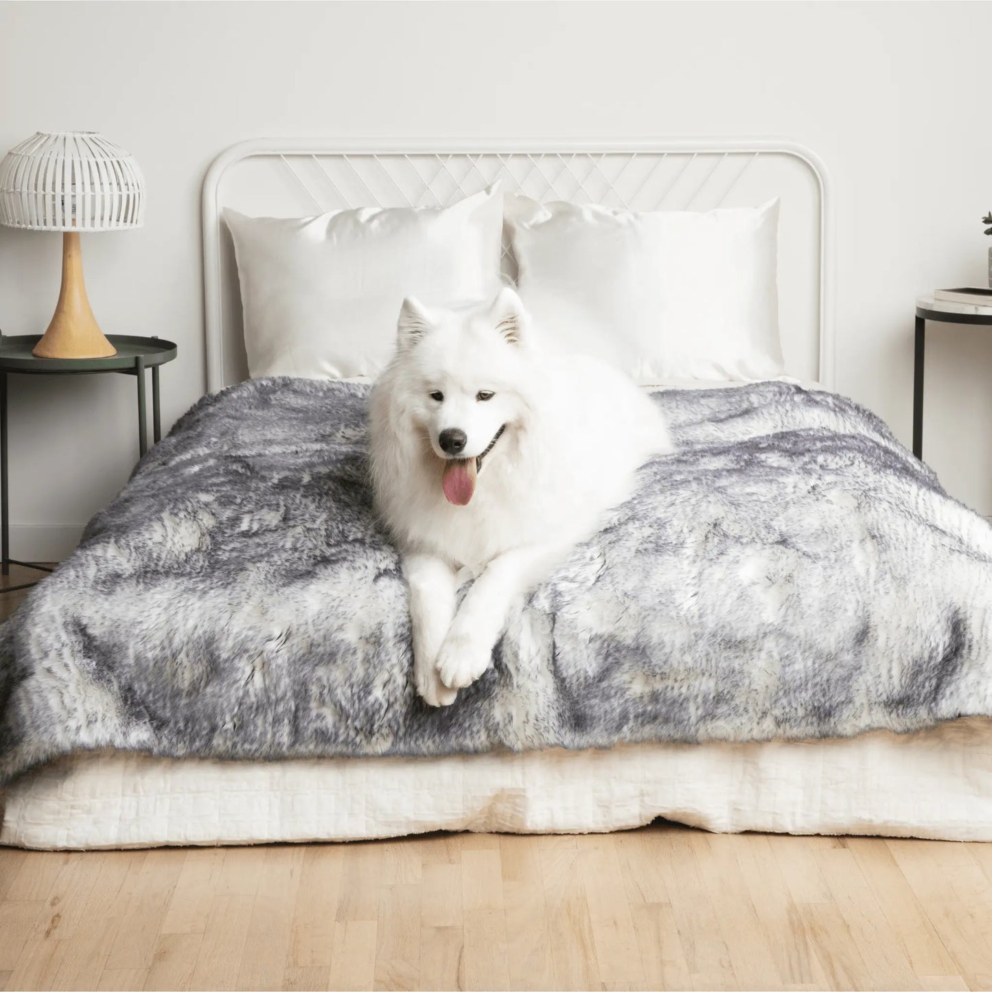 PupProtector™ Luxe Waterproof Faux Fur Blanket - Ultra Plush Arctic Fox Paw.com