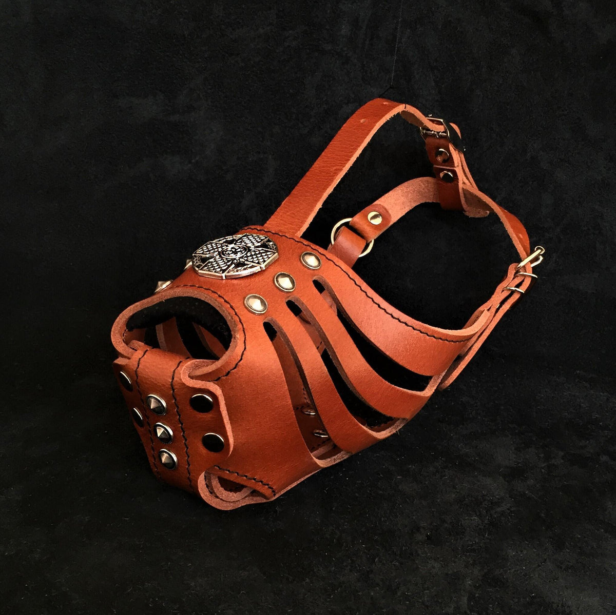 Bestia Maximus Leather Basket Muzzle – Silver