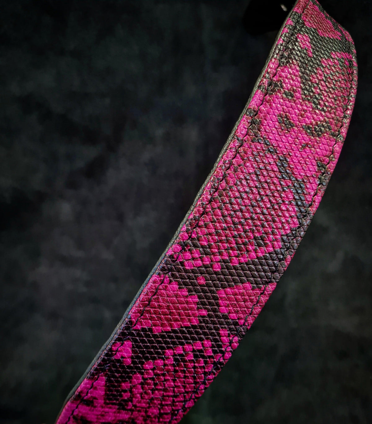 Bestia Rock Python Leather Dog Collar – Pink