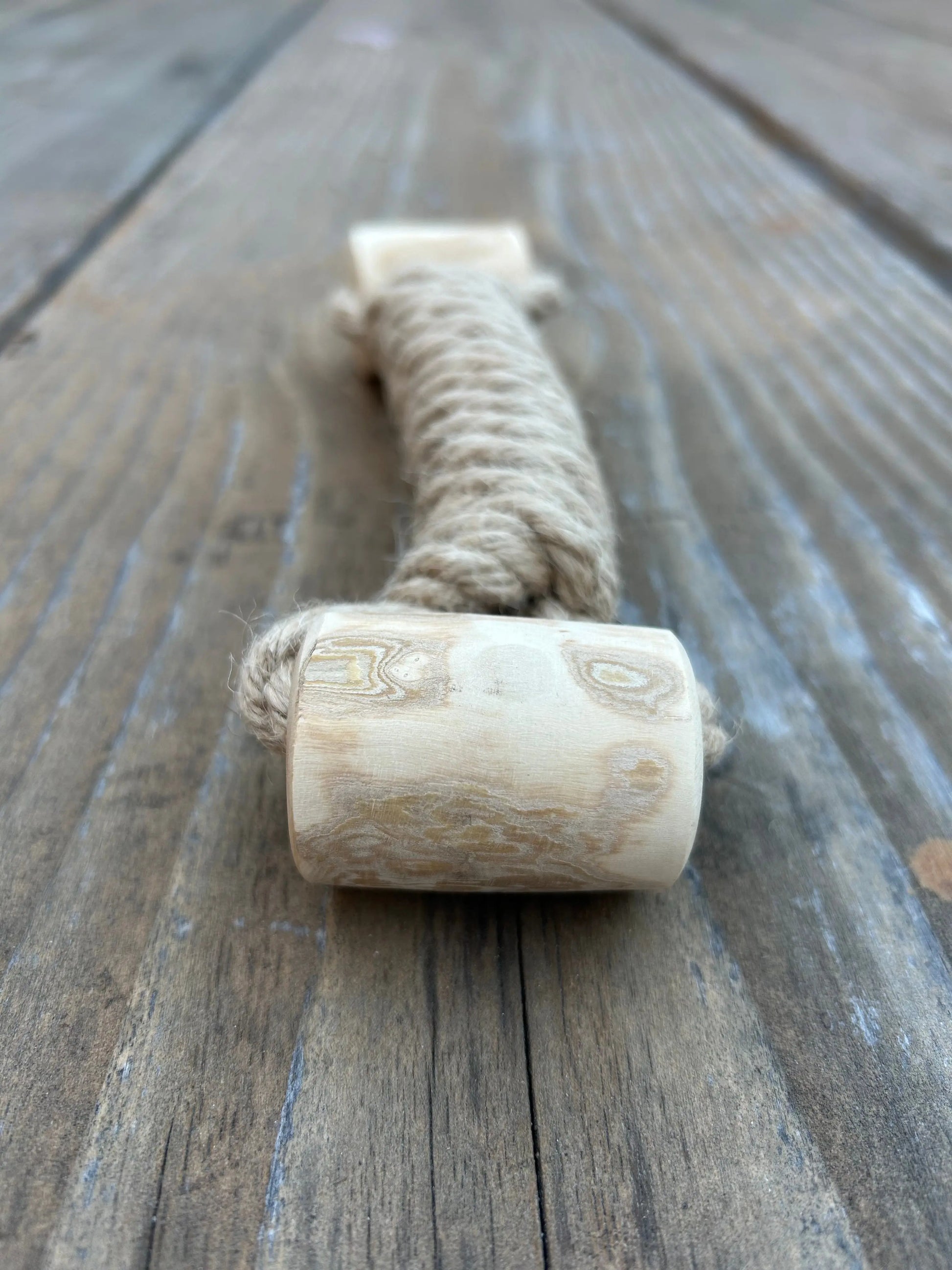hemp rope + coffee wood toy rōmng