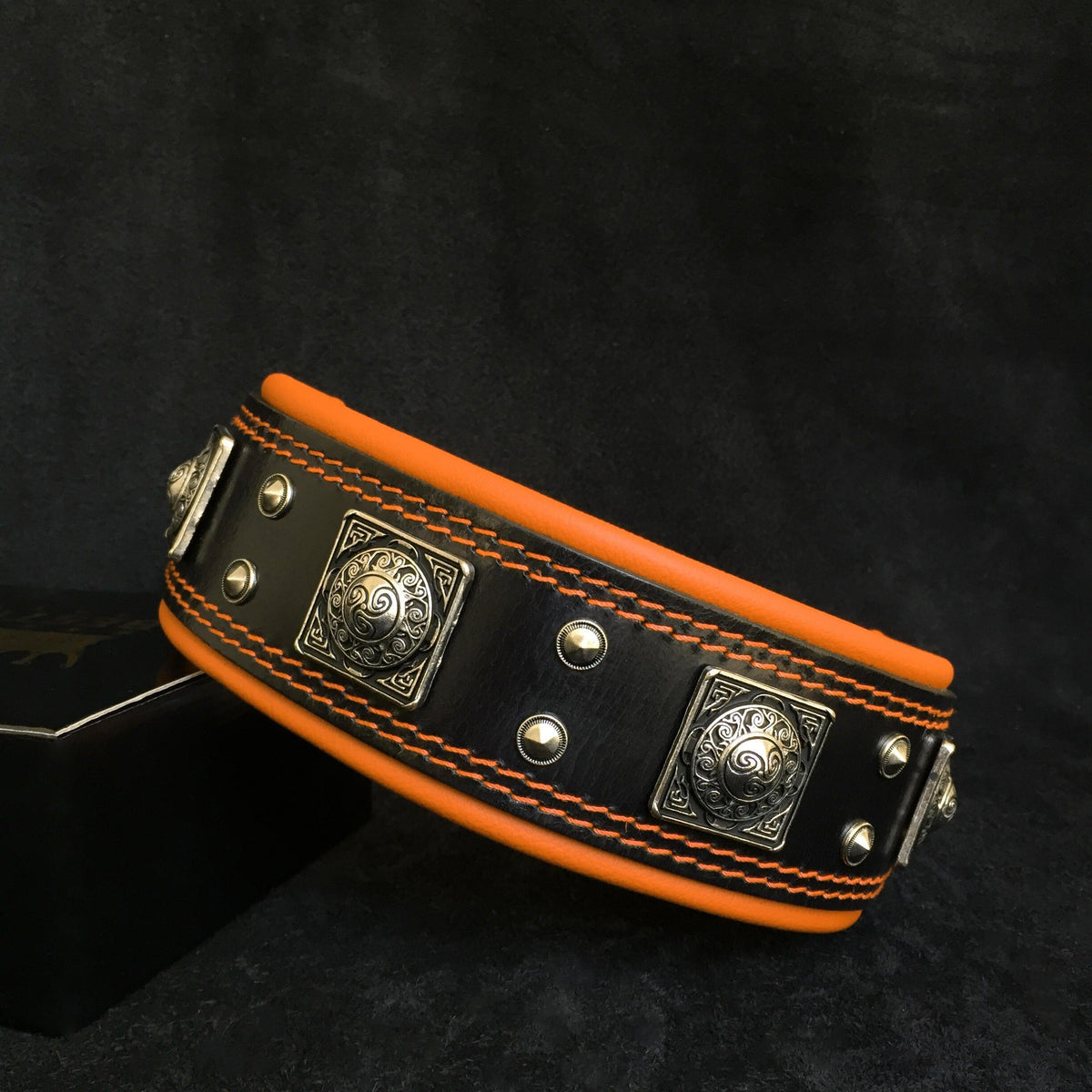 Bestia Eros 2.5" Leather Dog Collar – Black & Orange
