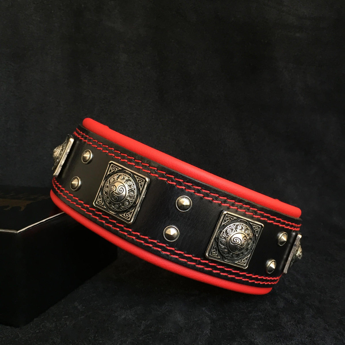 Bestia Eros 2.5" Leather Dog Collar – Black & Red