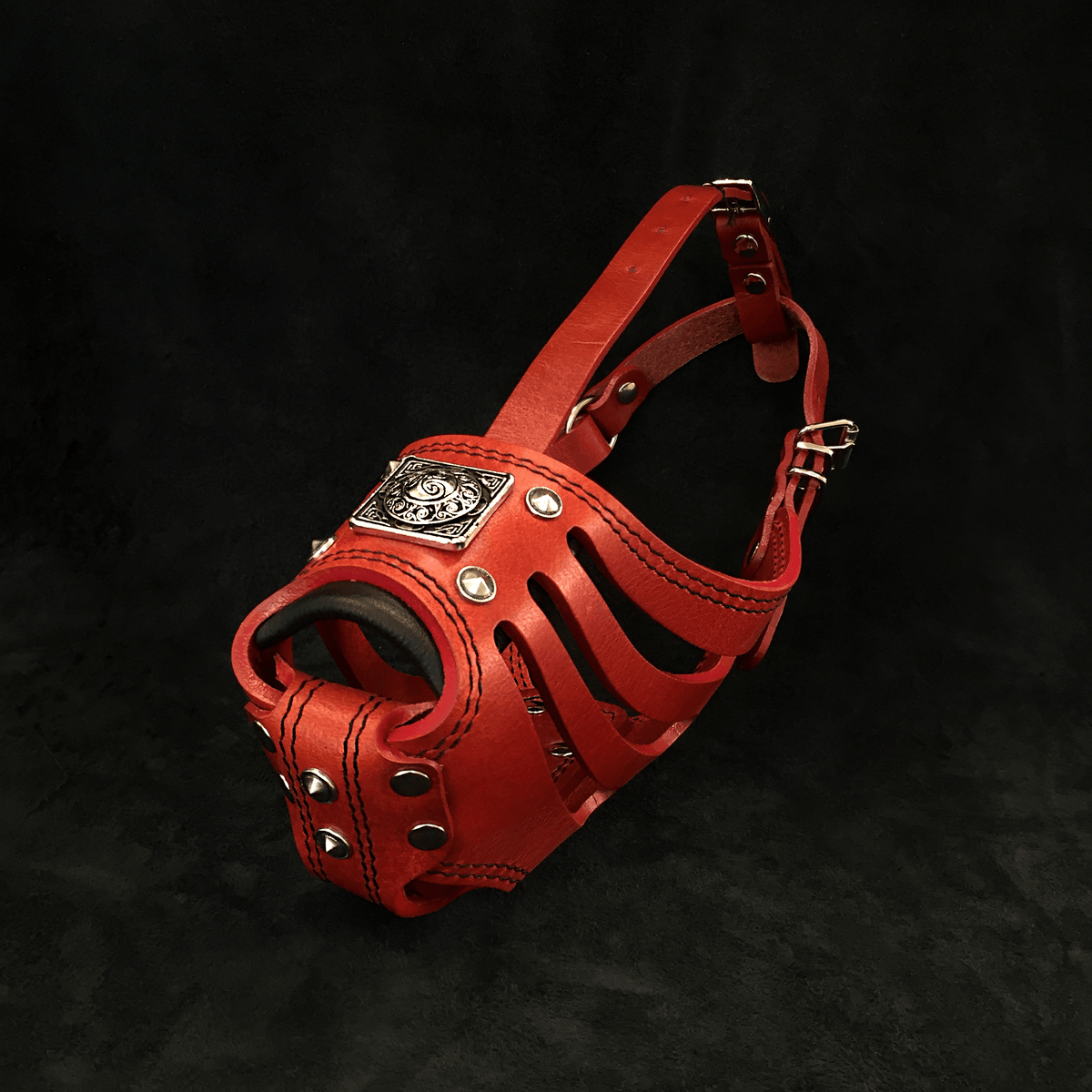 Bestia Eros Leather Basket Muzzle – Red