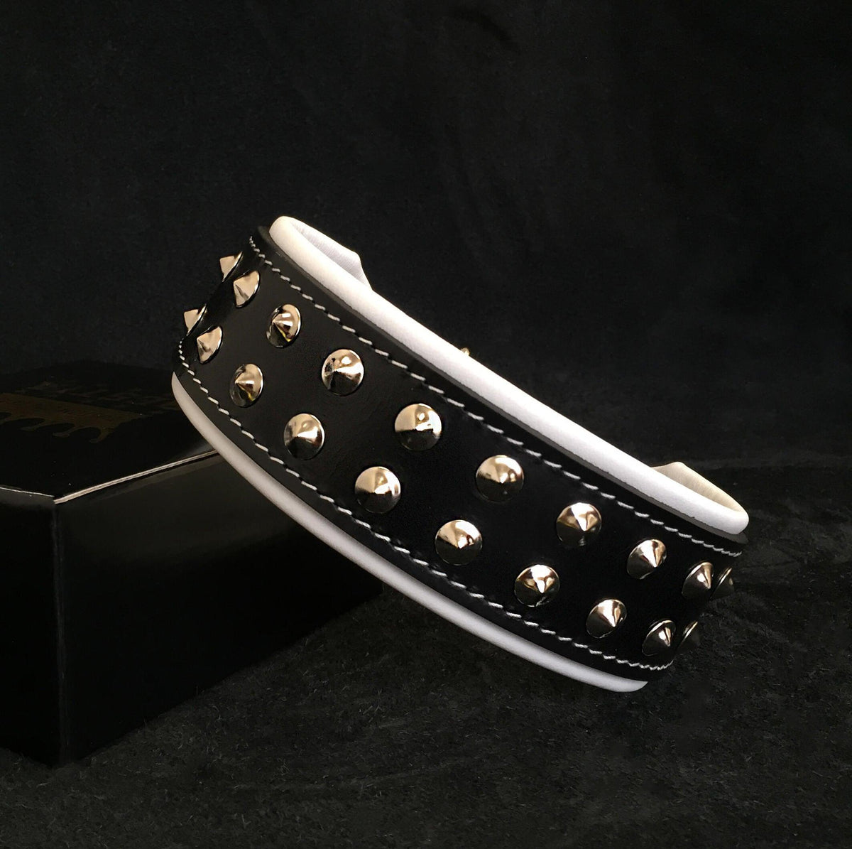 Bestia Boston Leather Dog Collar