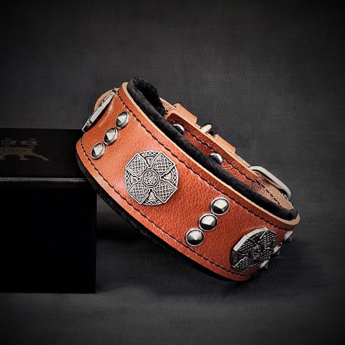 Bestia Maximus 2" Leather Dog Collar – Black & Silver