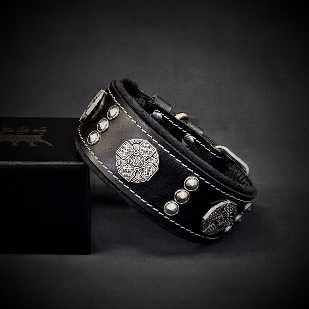 Bestia Maximus 2" Leather Dog Collar – Black & Silver